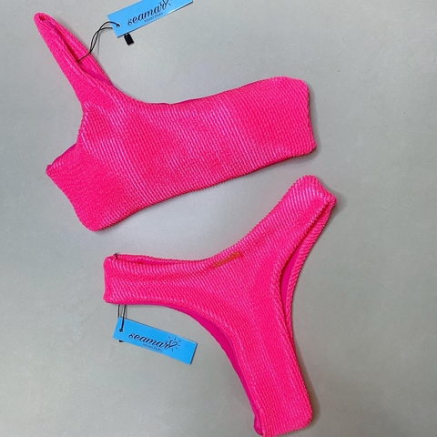 Biquíni Livre, Leve e Solta um ombro rosa neon