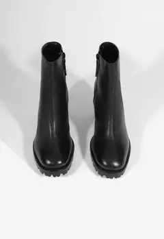 Bota Salto Médio Tratorada Bold Preta na internet