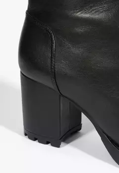 Bota Salto Médio Tratorada Bold Preta - comprar online