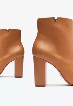 Imagem do Bota Salto Bloco Médio Couro Amêndoa