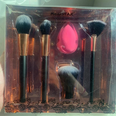 KIT C/5 PINCÉIS + ESPONJA FACE ESSENTIAL BRUSH SET - ED700