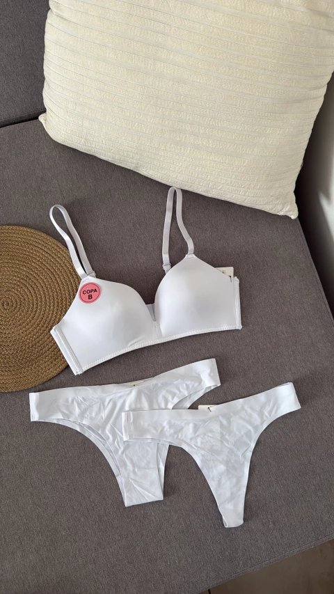 Set #331 - seamless, incluye 1 corpi y 2 partes de abajo-