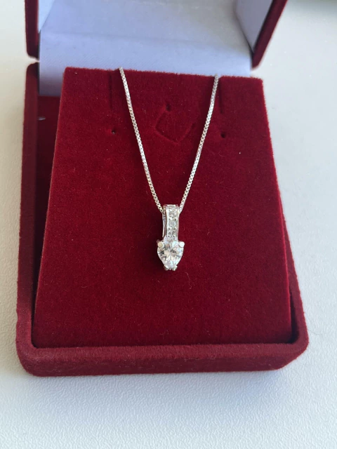 Colar Ponto de Luz Coração Cravejado Cristal 13x5mm 45cm