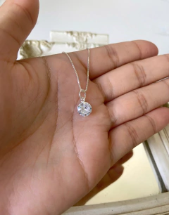 Pingente Ponto de Luz Caixa Alta 7mm - comprar online