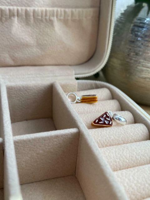 Berloque Fatia Torta de Chocolate