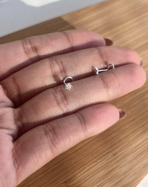 Piercing Nariz Flor Cravejada Anzol