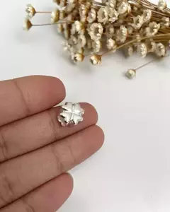 Berloque Separador Trevo Liso