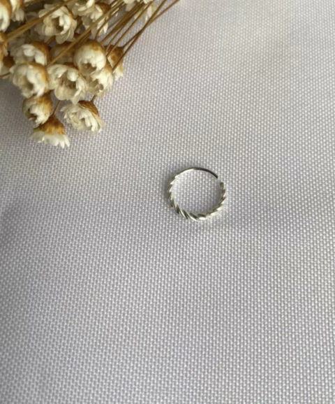 Piercing de Torção Detalhe Torcido 12mm