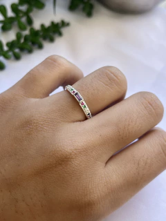 Anel Zircônia Baguete Ametista e Aro Cravejado Colorido