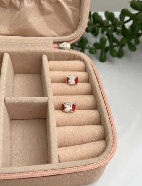 Berloque Separador Corações Resina Vermelha e Branca