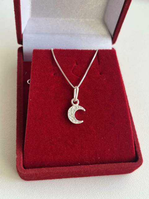 Colar Meia Lua Trabalhada 9mm 40cm