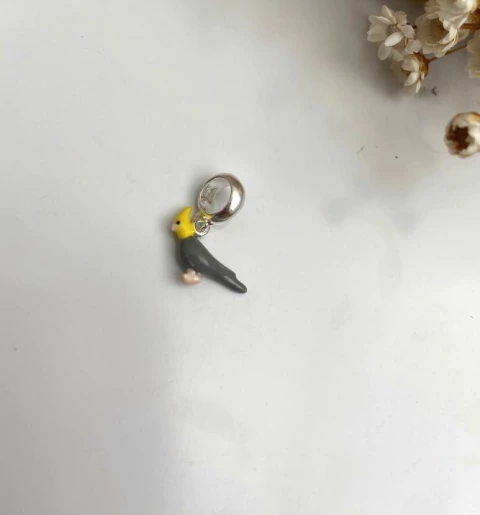 Berloque Calopsita Resinado