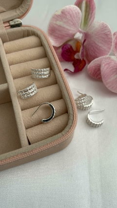 Piercing Fake 3 Fileiras de Zircônias com Detalhes Vazados - comprar online