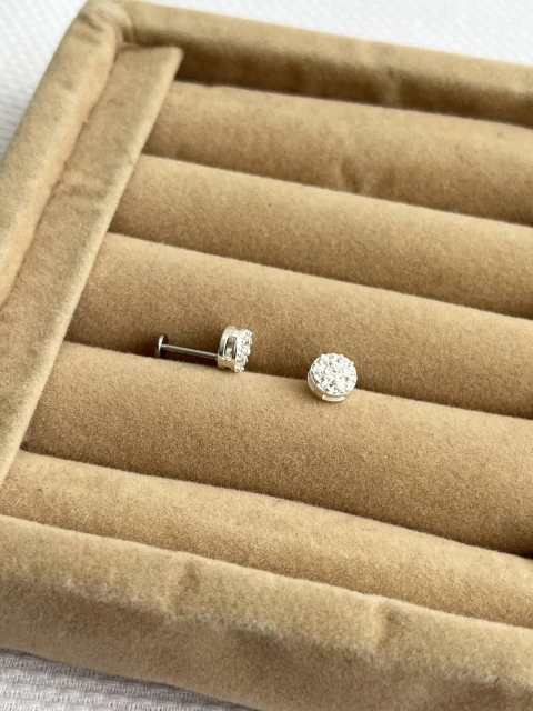 Piercing Chuveirinho Cravejado Caixa Alta 6mm Haste em Aço Inoxidável