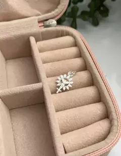 Pingente Espírito Santo Cruz Detalhes 14mm na internet