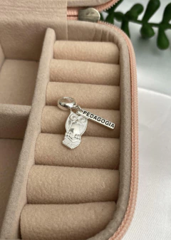 Berloque Profissão Pedagogia na internet