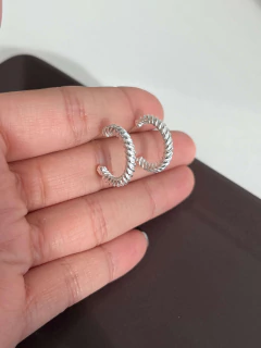 Meia Argola Torcida Grossinha 18mm - comprar online