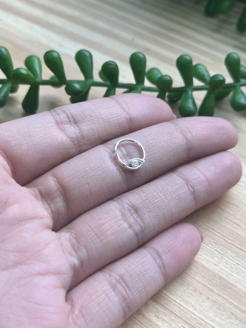 Piercing Torção Olho Grego com Ponto de Luz 9mm