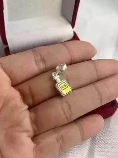 Berloque Perfume N5 Resinado Dupla Face - Mile e Uma Pratas