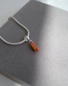 Berloque Cachorro Quente Resinado