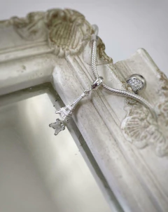 Berloque Torre Eiffel na internet