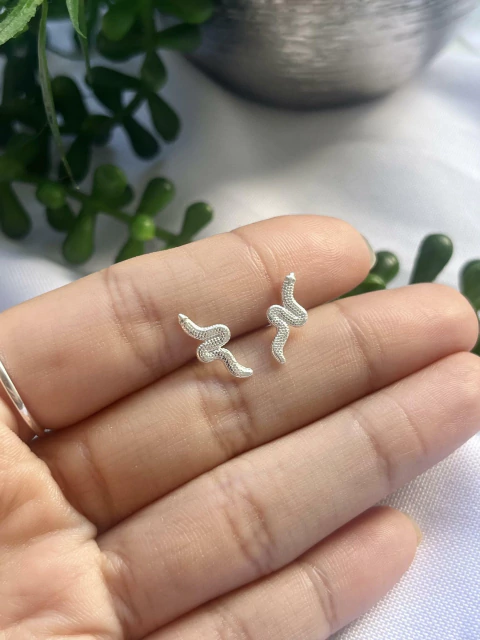 Brinco Cobra Trabalhada 12x6mm