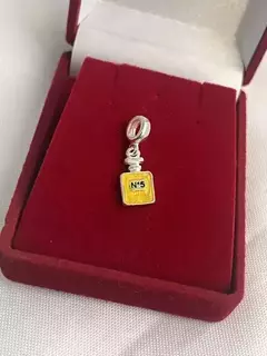 Berloque Perfume N5 Resinado Dupla Face