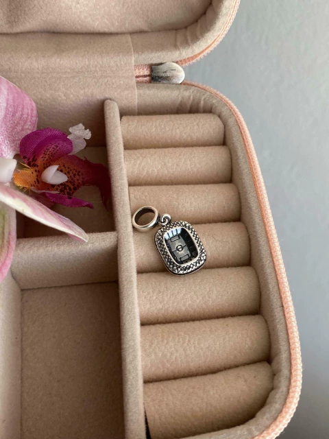 Berloque Estádio de Futebol Envelhecido