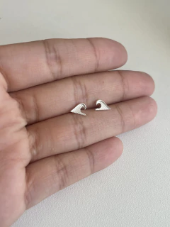 Brinco Onda Trabalhada 5x7mm - comprar online