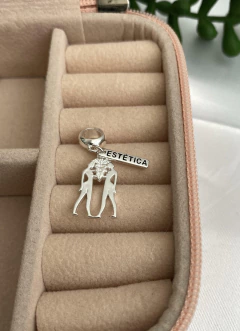 Berloque Profissão Estética na internet