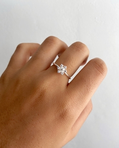 Anel Solitário Floco De Neve Com Mocrozirconias