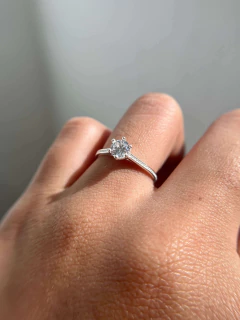 Anel Solitário Zircônia Cristal 6mm Aro Trabalhado - comprar online