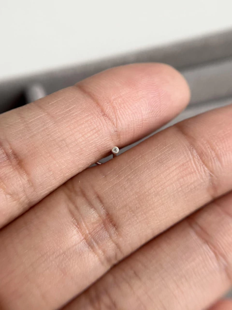 Piercing Nariz Ponto de Luz Zircônia Cristal 1mm Anzol