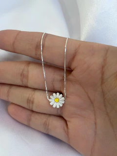 Colar Flor Margarida Madrepérola 45cm na internet