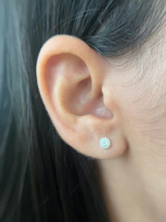 Brinco Chuveirinho com Ponto de Luz 4mm Tarraxas Baby - comprar online