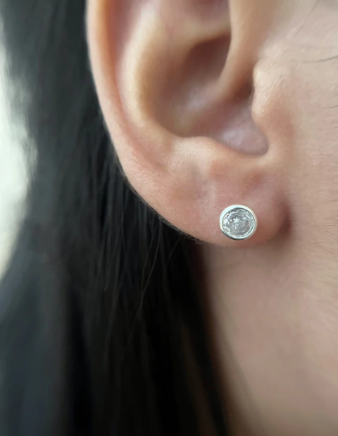 Brinco Ponto de Luz Zircônia Cristal Embutida 6mm - comprar online