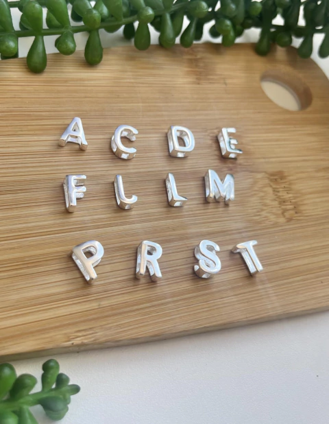 Pingente Letras Lisas Passante 12mm - comprar online