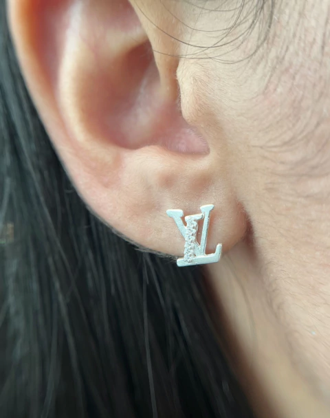 Brinco Louis Vuitton Cristais 9mm - comprar online