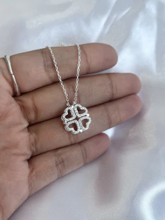 Colar 2 em 1 Trevo e Corações Cravejados 37cm + 5cm - comprar online