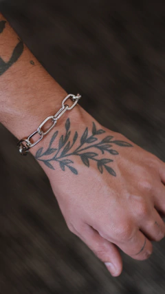 Pulseira Tommy na internet