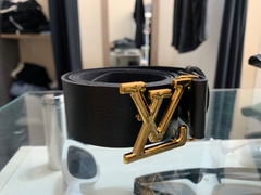 cinto LV preto com dourado