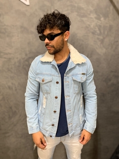 jaqueta jeans destroyed pelucia na gola-azul clara