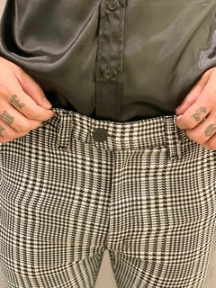 calça alfaiataria skinny cós transpassado xadrez na internet