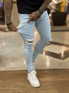 calça jeans super skinny clara lisa rasgo no joelho