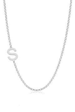 Colar de prata 925 com inicial S em design lateral