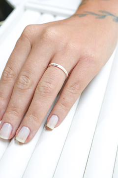 Aliança Minimalista Stella 2MM de Namoro - PRATA 950 na internet