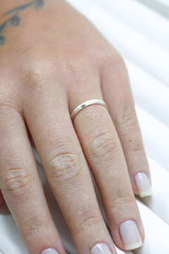 Aliança Minimalista Stella 2MM de Namoro - PRATA 950