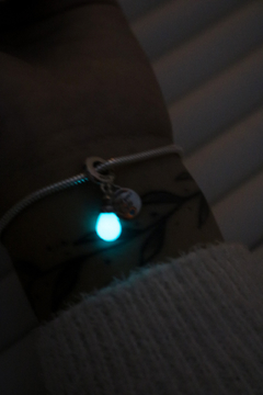 Berloque Lâmpada - Find Your Light na internet