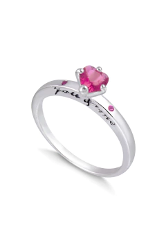 Anel de prata 925 solitário com pedra em formato de coração rosa e inscrição "you & me" na lateral.