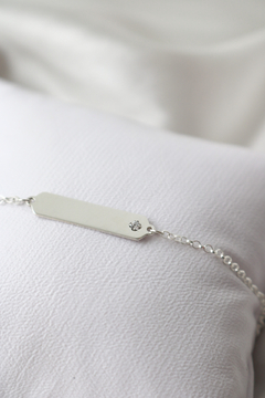 PULSEIRA ENGRAVING BABY PLAQUINHA PONTO DE LUZ - STUCCI | Acessórios em Prata 925